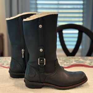 UGG Australia Black Leather Boots shearling sheepskin interior Size 6